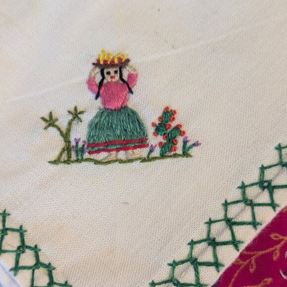 Vintage Handmade Embroidered Guatemalan 4 Napkins Handkerchiefs Folk Art - Picture 5 of 7